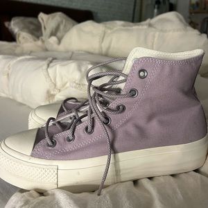 BRAND NEW Women’s size 9 platform purple converse